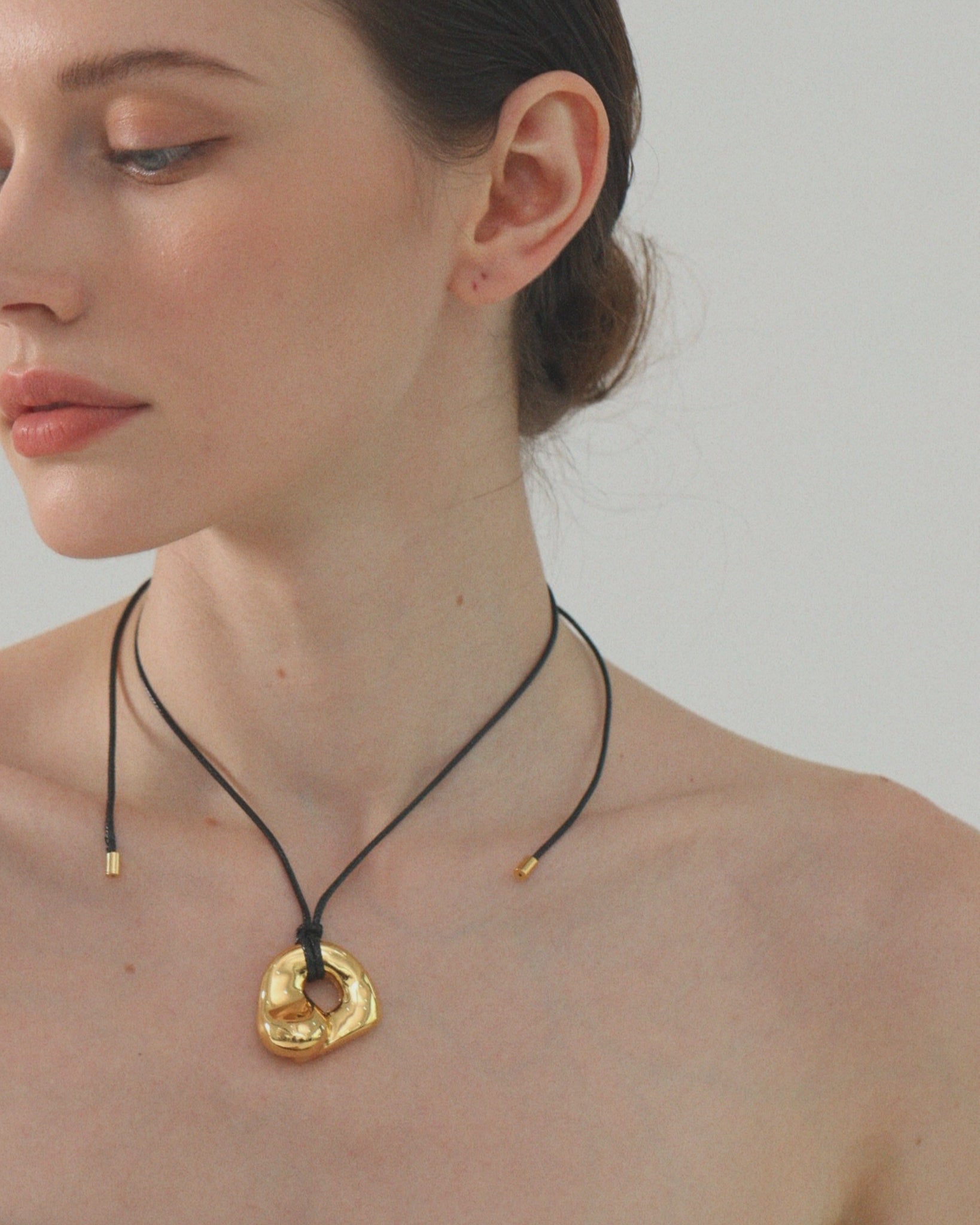 'ALEXANDRE Pendant Necklace - Gold'