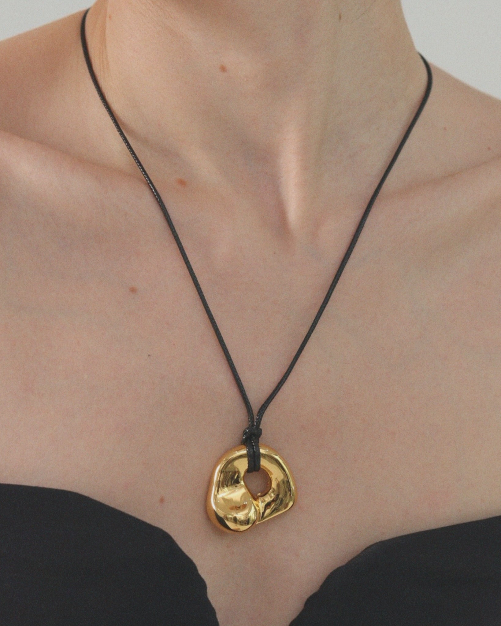 'ALEXANDRE Pendant Necklace - Gold'